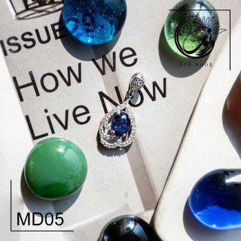 مدال نقره با سنگ یاقوت کبود آنهیت تراش اورال کد md05