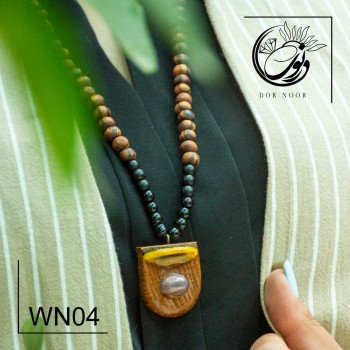 گردن آویز چوبی با بند مهره و چوب مزین به سنگ عقیق  wn04