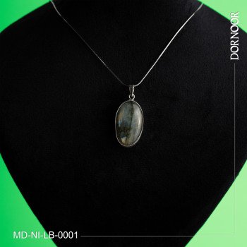 مدال با سنگ لابرادوریت با قاب و گیره نقره دست ساز 0001